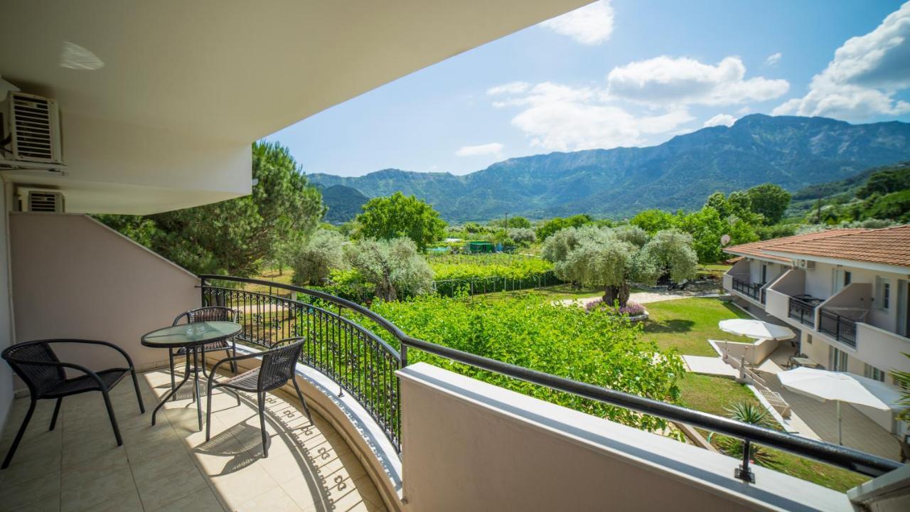 Aparthotel Aneton à Chrysi Ammoudia Extérieur photo