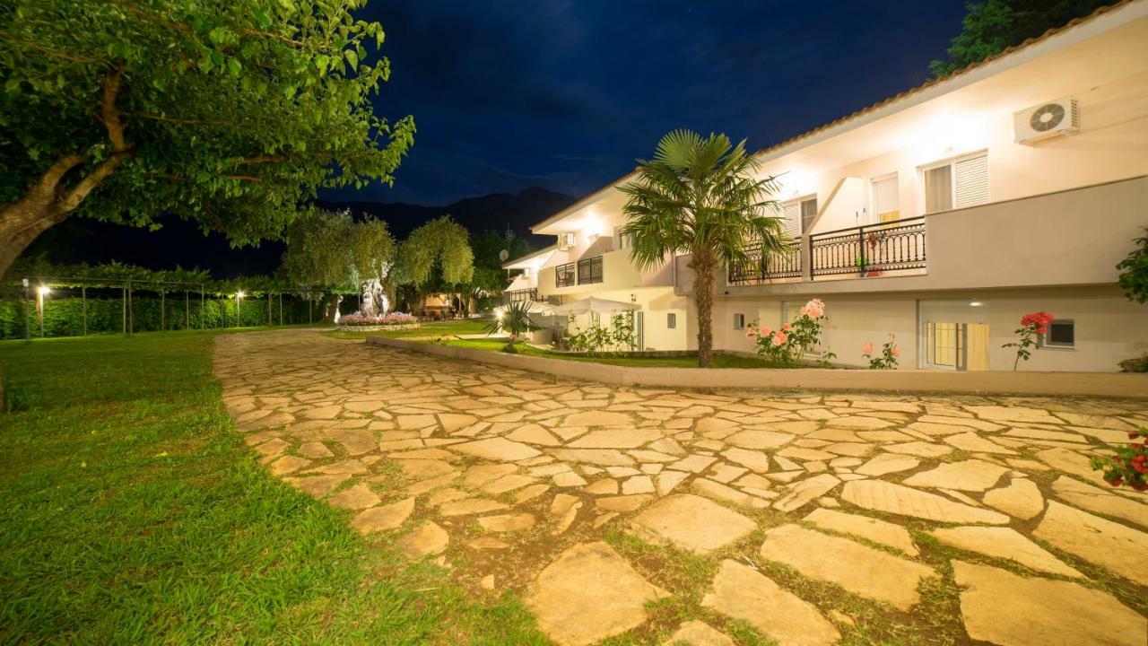 Aparthotel Aneton à Chrysi Ammoudia Extérieur photo