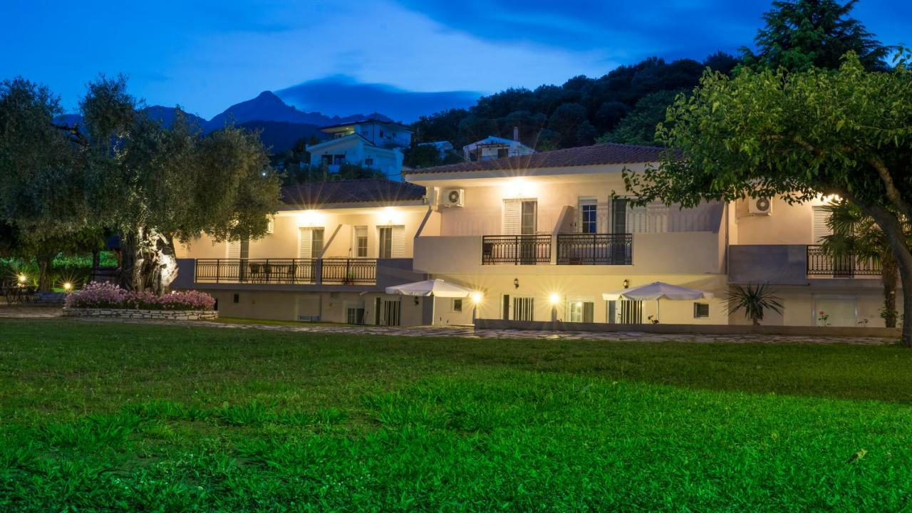 Aparthotel Aneton à Chrysi Ammoudia Extérieur photo